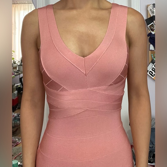 Bebe bandage dress in salmon/pink. Size XS. - Picture 5 of 7